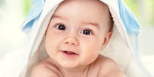La importancia del baño de sol en bebés