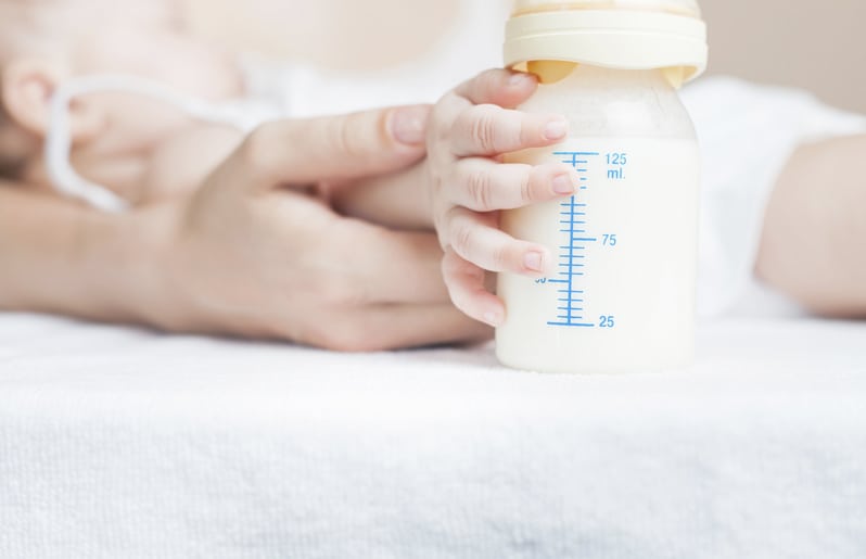 Cuanta leche de formula toma un bebe de 3 meses Cuanta Leche Debe Tomar Un Bebe Segun Su Edad