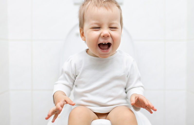 Tips para que tu hijo se siente en el WC