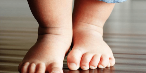 Aprendiendo a caminar, ¿debe usar zapatos?