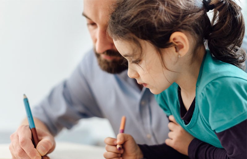 Así puedes ayudarle a un niño a estudiar