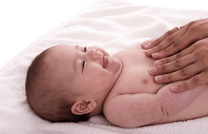 ¿Por qué darle masajes a tu bebé?