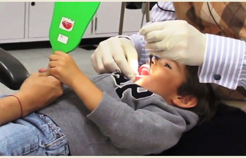 ¿Cómo es una visita al dentista infantil?