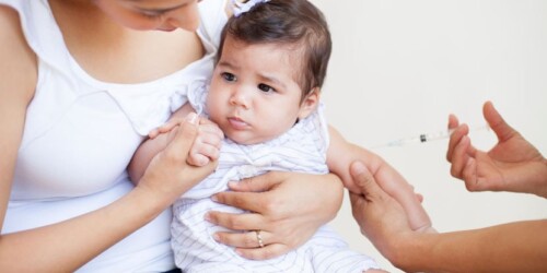 Reportan desabasto de vacunas para bebés y niños
