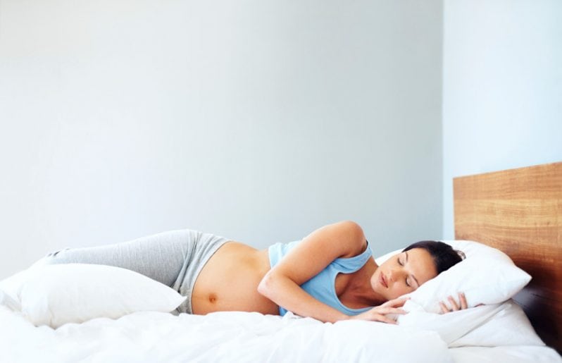 Resultado de imagen para dormir sobre la espalda en el embarazo