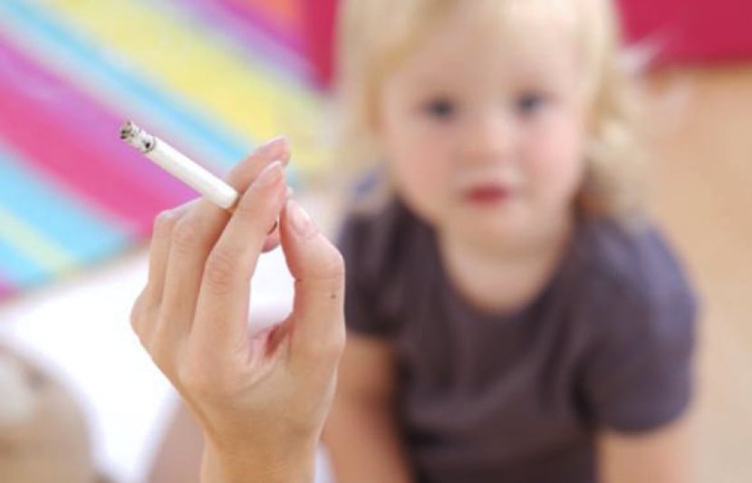 Descubre lo que el cigarro le hace a tu bebé. ¡Evítalo! 