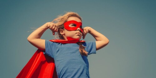 Cómo enseñarle a las niñas a crecer sin miedo