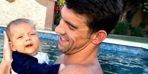 Michael Phelps y su medalla al mejor papá