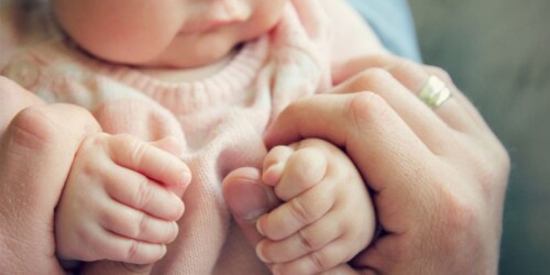 Tips para que un bebé no se rasguñe la cara