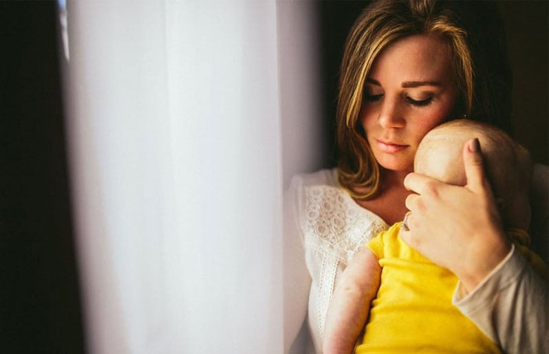 Por qué las mujeres dejan de trabajar cuando tienen un hijo