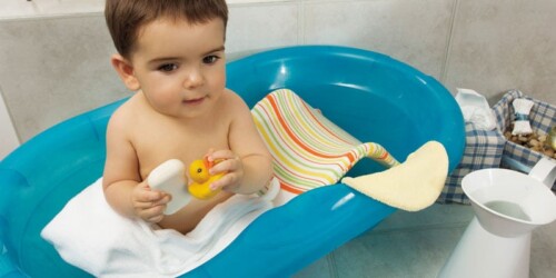 Todo lo que necesitas para bañar a un bebé