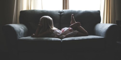 ¿Qué hacer si dejaste a tus hijos solos en casa?
