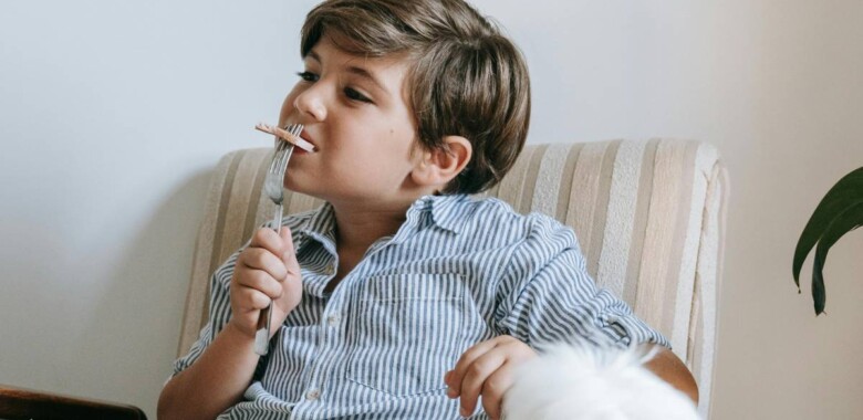 niño comiendo