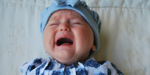 ¿Por qué mi hijo se sigue despertando tan seguido?