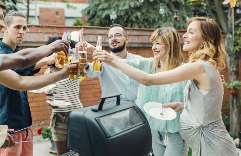 El efecto del alcohol -aunque sea un poquito- en los bebés