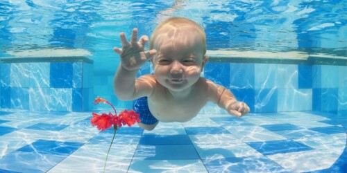 5 Beneficios de que los niños jueguen con agua