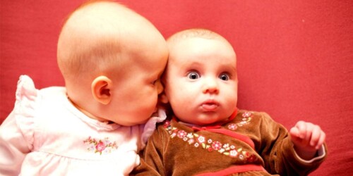 Los bebés prefieren escuchar a otros bebés que a un adulto
