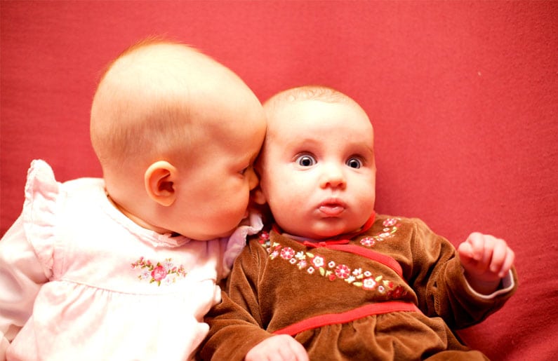 los-bebes-prefieren-escuchar-a-otros-bebes-que-a-un-adulto