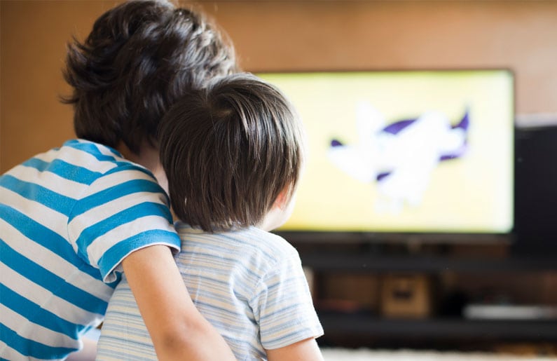 Los niños mexicanos pasan casi 5 horas diarias a la televisión