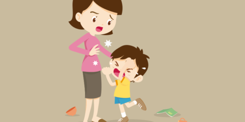 ¿Qué hago si mi hijo me pega?
