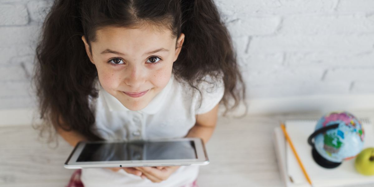 que ven los niños en internet