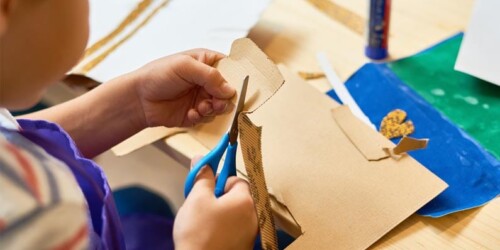 Uso correcto de tijeras y cuchillos en los niños