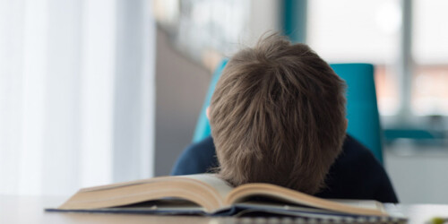 ¿Cómo prevenir la depresión escolar en tu hijo?