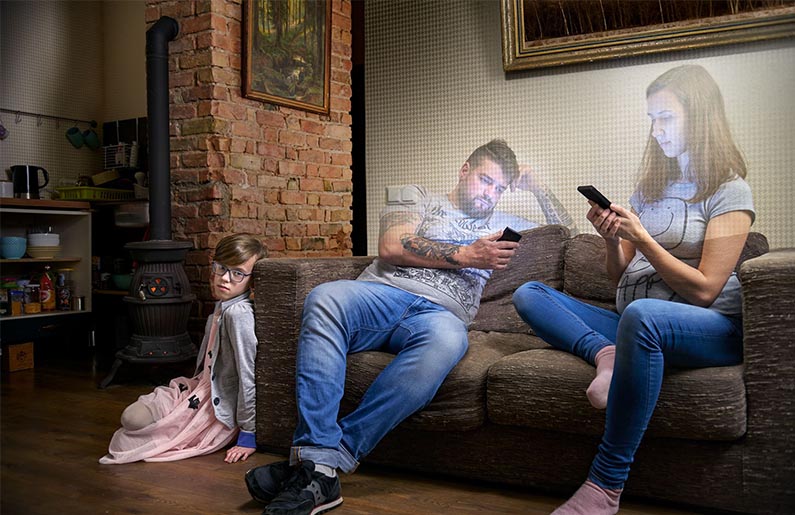Galería: Niños ignorados por padres adictos a la tecnología