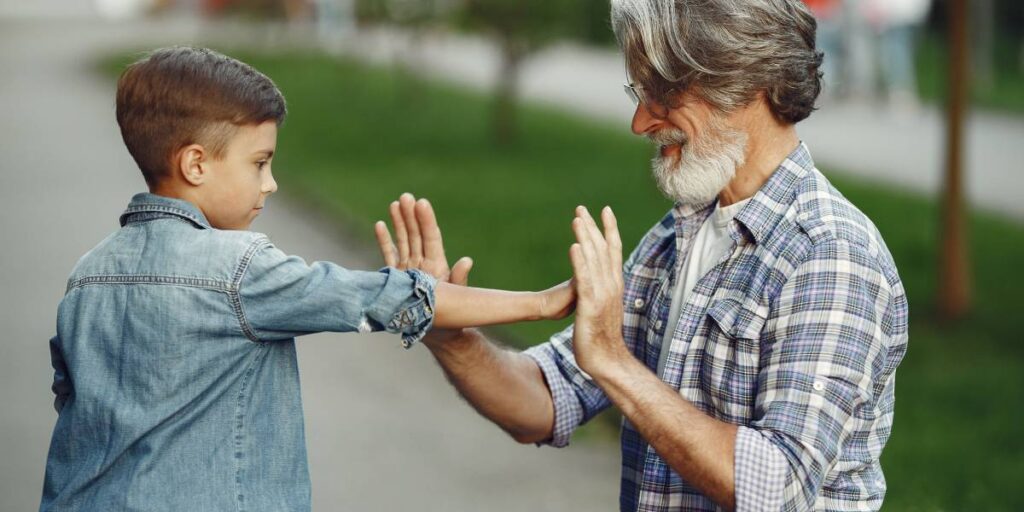 ¿Se vale ser amigo de mi hijo?