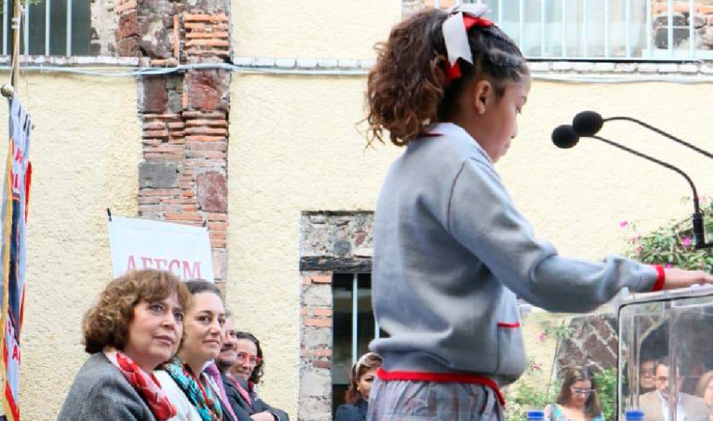 Uniforme escolar neutro solo es para niñas: SEP