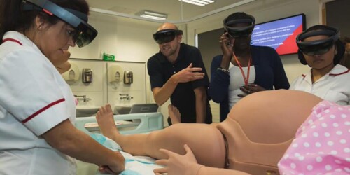 Estudiantes de obstetricia atienden partos con realidad virtual y aumentada