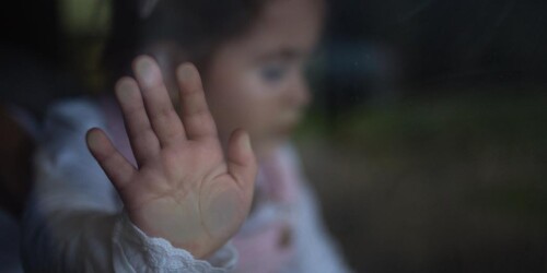 En Francia, la ley prohíbe castigos físicos a niños