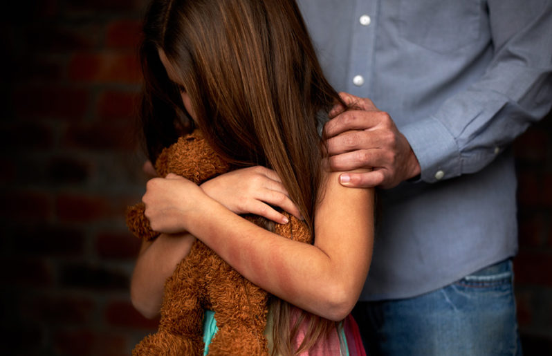 Tíos y primos: los principales violadores de niñas en México