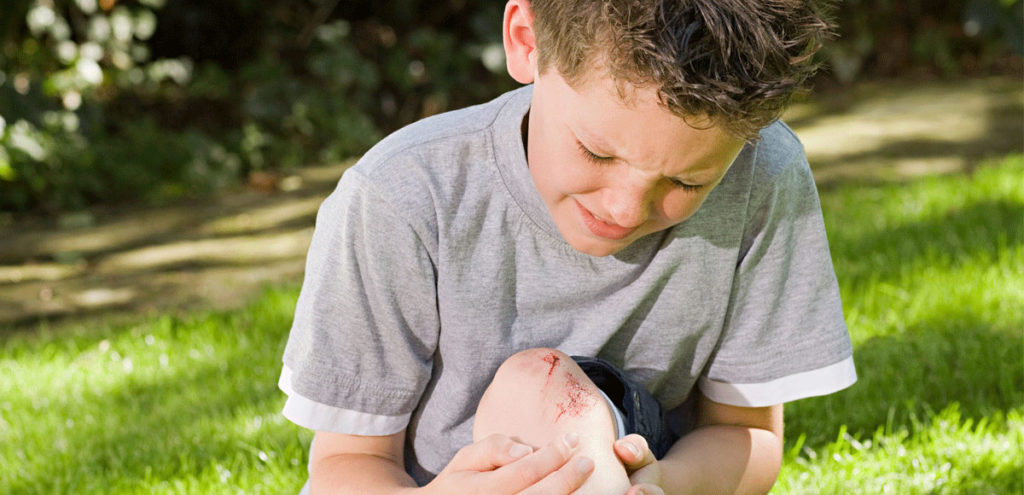 Qué sí y qué no hacer cuando tu hijo se raspa