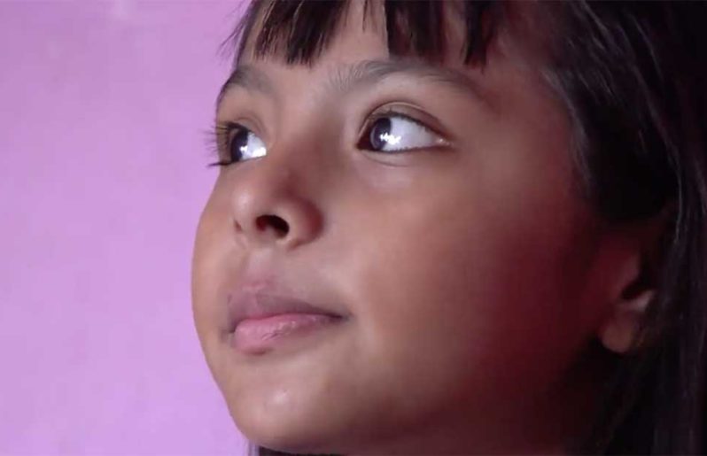 Adhara, la niña mexicana con un IQ superior a Einstein y Hawking