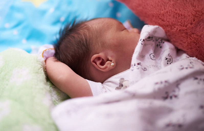 Perforación de orejas en niñas ¿debe hacerse y a qué edad?