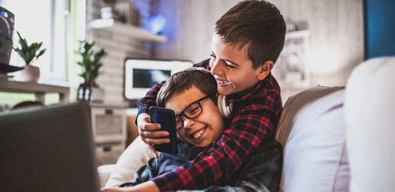 como cuidar a niños de retos virales