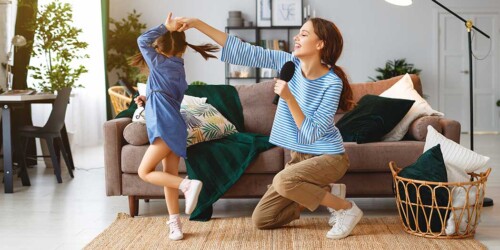 Playlist para sobrevivir a la cuarentena, bailando en familia