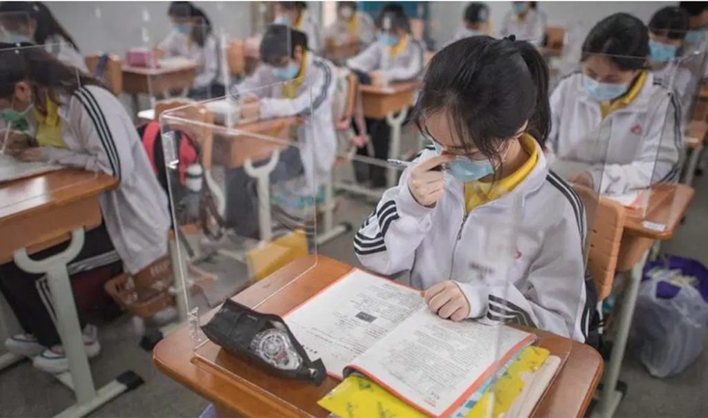 Así fue el regreso a clases en Wuhan, en China