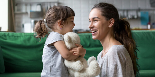 Como madre ¿cuándo y cuánto es suficiente darle a los niños?