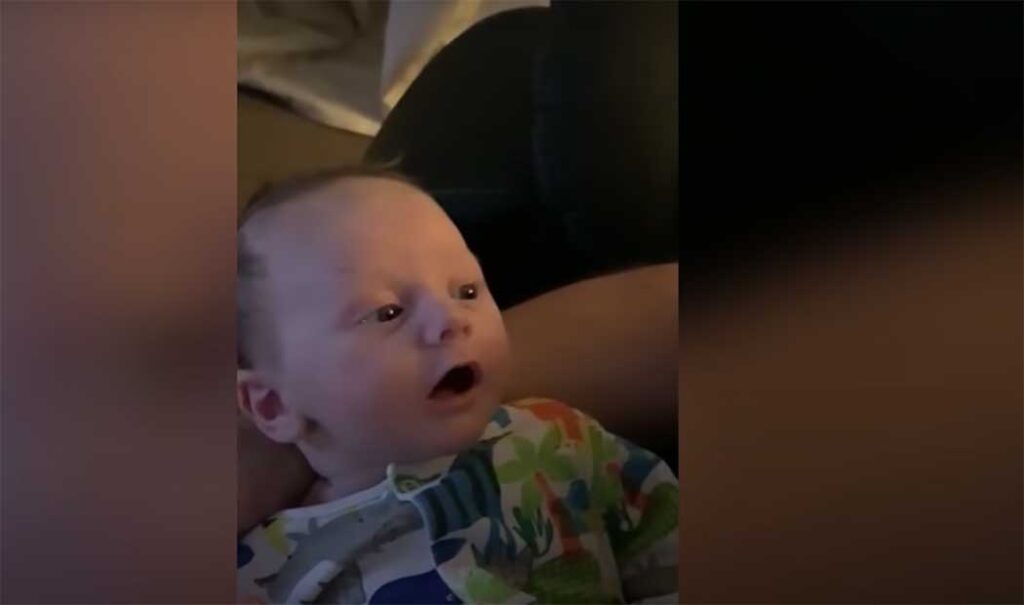 Bebé dijo su primera palabra a las 8 semanas