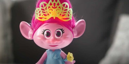 Dejarán de vender muñeca Poppy porque padres advierten que promueve al abuso infantil