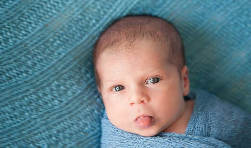 ¿Qué es el frenillo corto en los bebés?