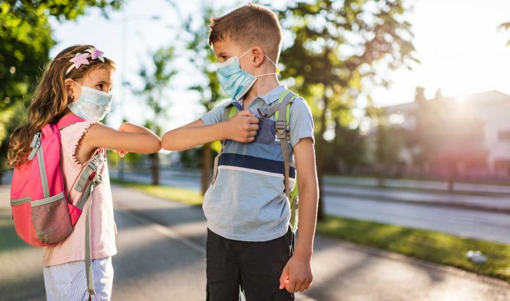 ¿Cómo educar a tu hijo para que respete a las mujeres?