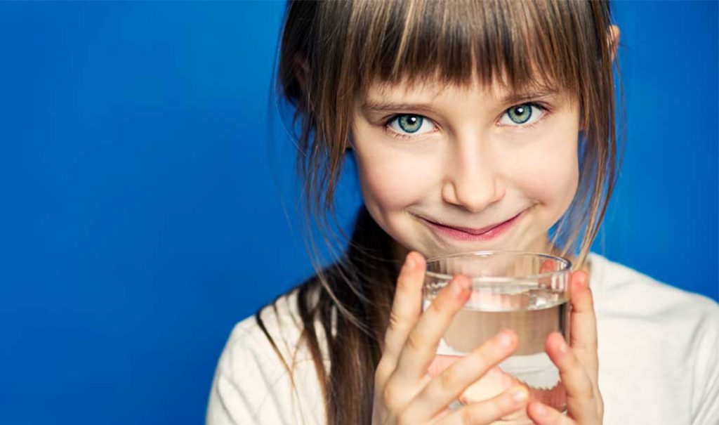 Ojo con el agua que bebe tu hijo