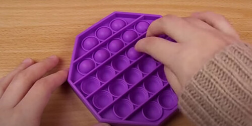 Los sensory fidgets o juguetes sensoriales para combatir el estrés infantil
