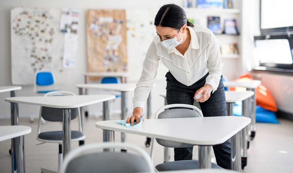 En CDMX padres y maestros serán convocados para limpiar las escuelas en el regreso a clases presencial