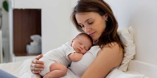 Mamás solteras podrán acumular los permisos de maternidad y paternidad en esta comunidad