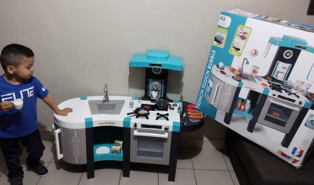 «Yo no quiero ser niña…» niño contesta a sus padres cuando le regalan cocinita