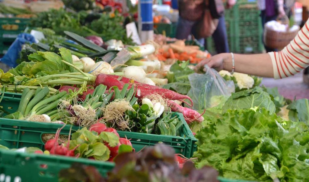 ¿Cómo tener una alimentación saludable a bajo costo?